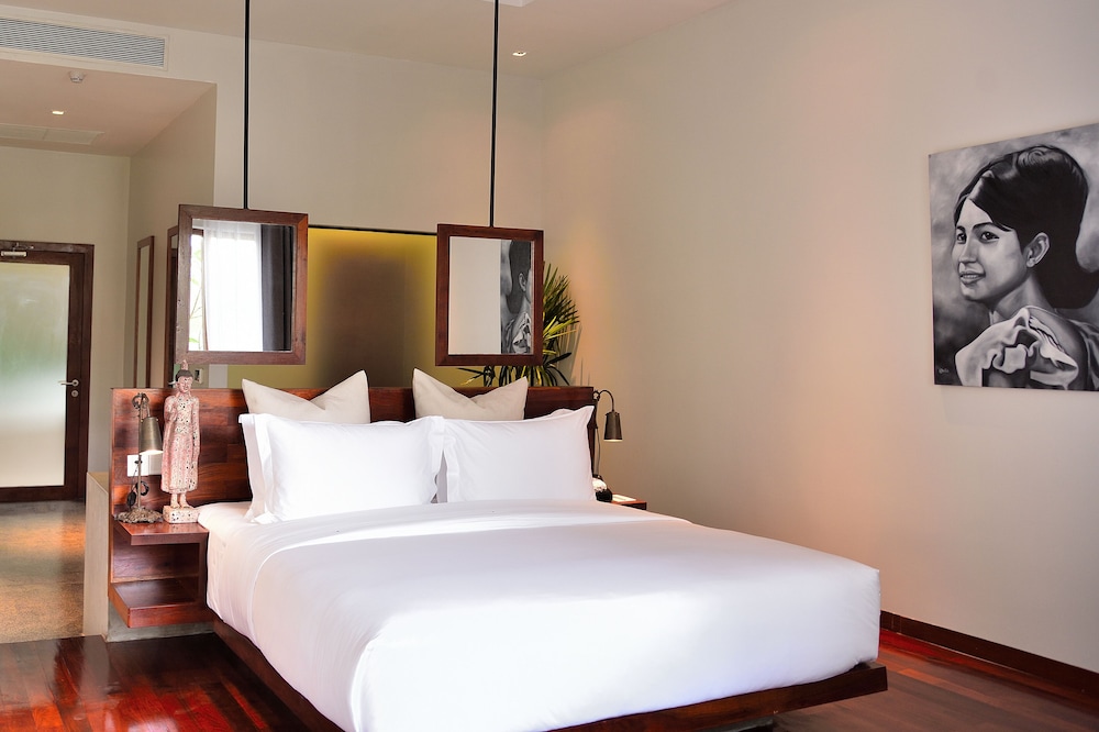 Deluxe King Room - Free Airport Transfers + Mini-Bar - Photo 3