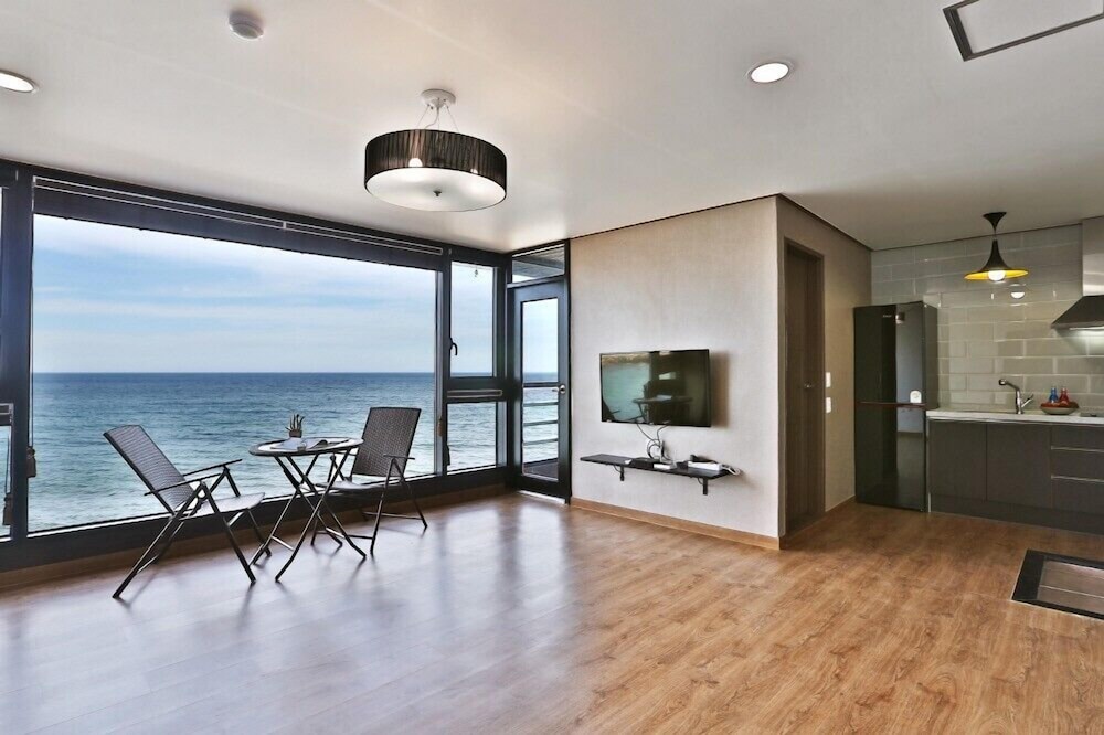 Room (206) photo 3