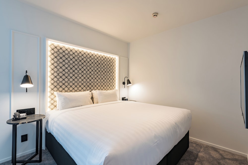 Premier Studio Suite, 1 King Bed photo 3