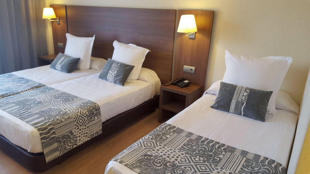 Standard Triple Room photo 2
