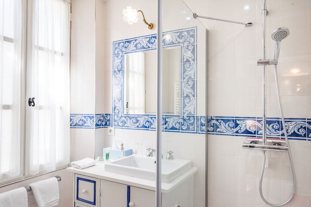 Standard Double Room, Private Bathroom (Chambre Lavande) photo 2