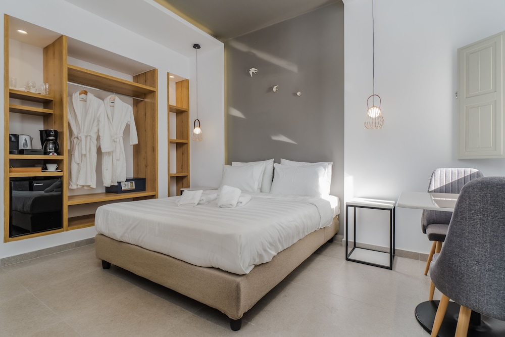 Standard Suite, Hot Tub (Danae)