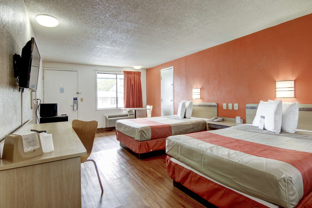 Deluxe Room, 2 Double Beds, Non Smoking, Refrigerator & Microwave photo 3