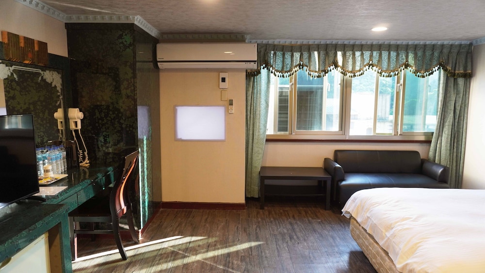 Family Quadruple Room photo 2