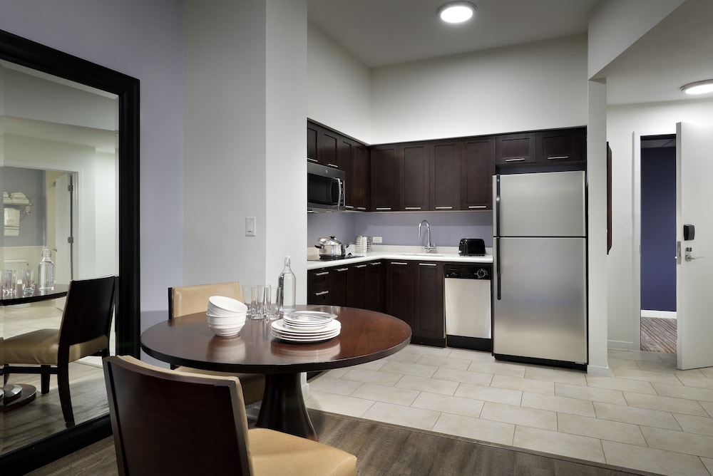 One Bedroom Suite - 1 King Bed - Photo 4