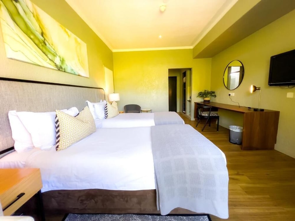Superior Twin Room, 2 Twin Beds, Ensuite, Garden View photo 3