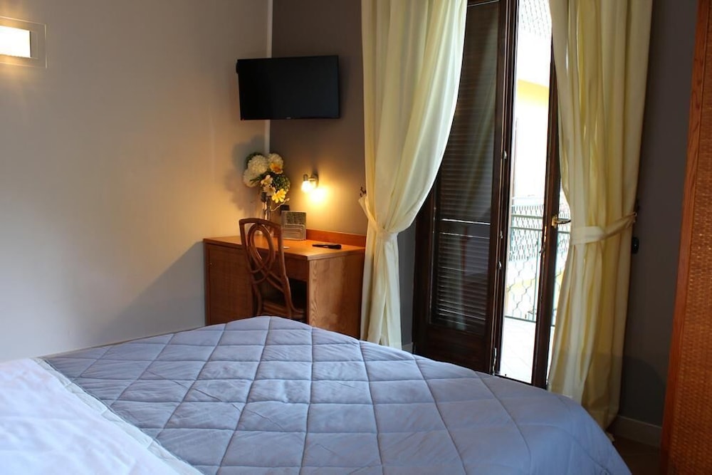 Double Room - Photo 3