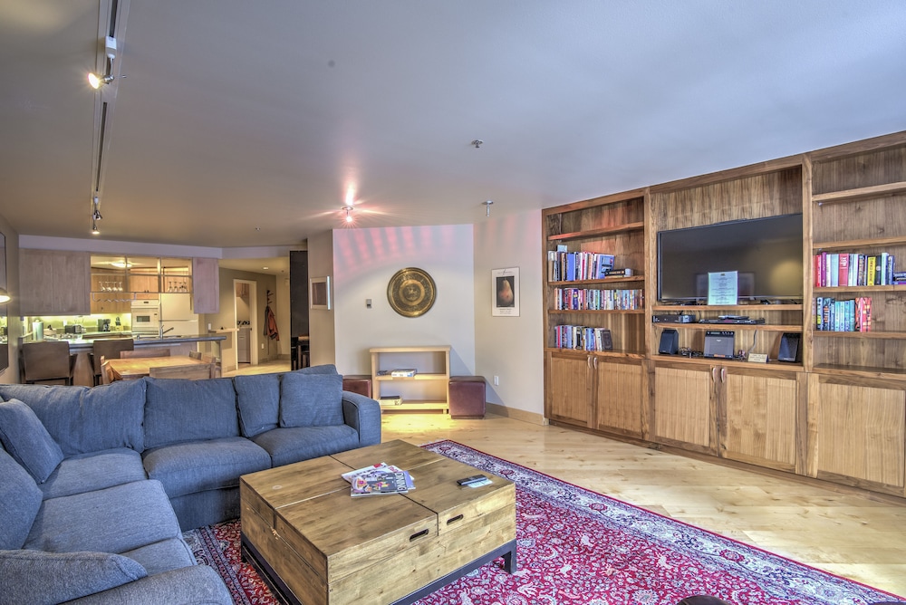 Condo, 2 Bedrooms, 2 Bathrooms