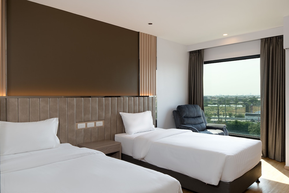 Premium Twin Room - Photo 4