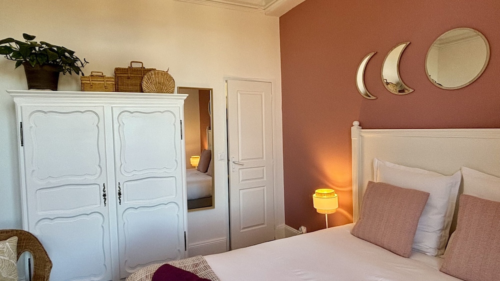 Double Room - Photo 10