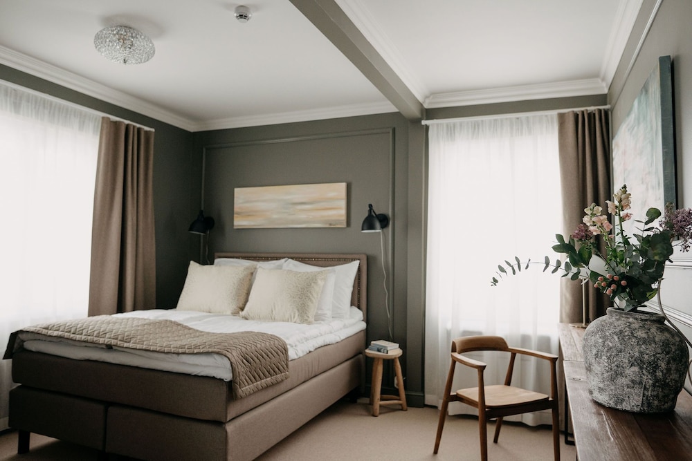 Deluxe Double Room, 1 Queen Bed, Bathtub photo 2