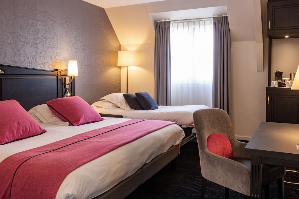 Deluxe Room, Multiple Beds, Non Smoking (Larger Room) - Photo 2