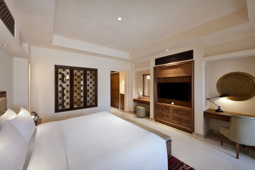 Superior Room, 1 King Bed, Non Smoking, Resort View (Balcony)