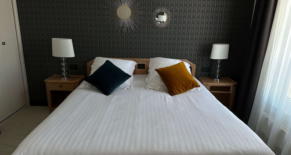 Standard Room, 1 Queen Bed, Non Smoking - Photo 3