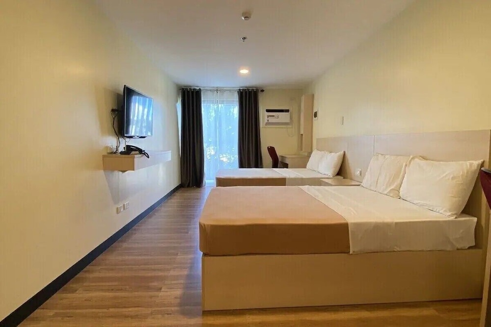 Superior Double Room, 2 Double Beds, Non Smoking, City View photo 2