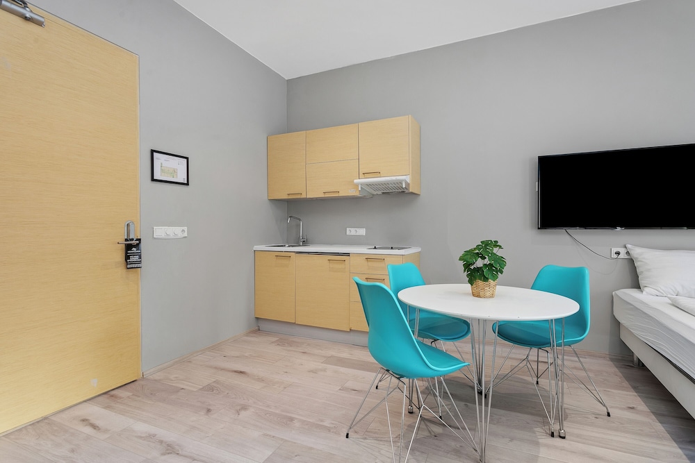 Studio, Multiple Beds - Three Adults - Photo 27