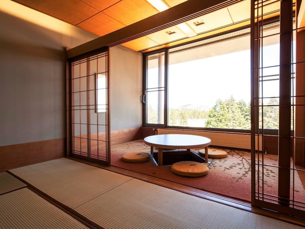 Japanese Room Rear Floor Sirloin Steak Dinner [Check-In Before 6pm Dinner] W/Breakfast Smoking