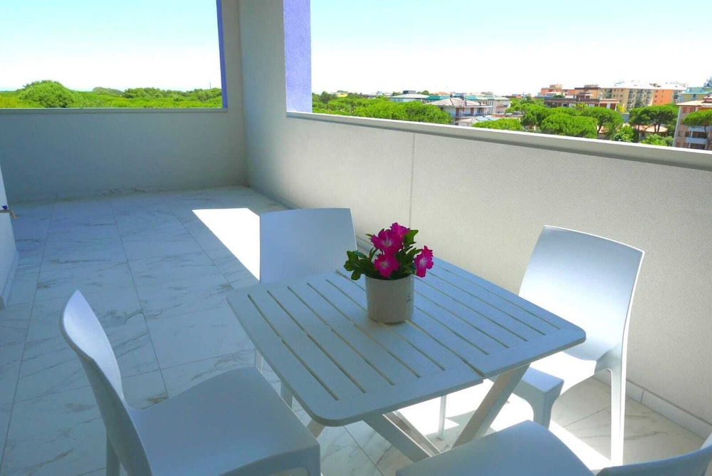 Studio, Multiple Bedrooms, Balcony
