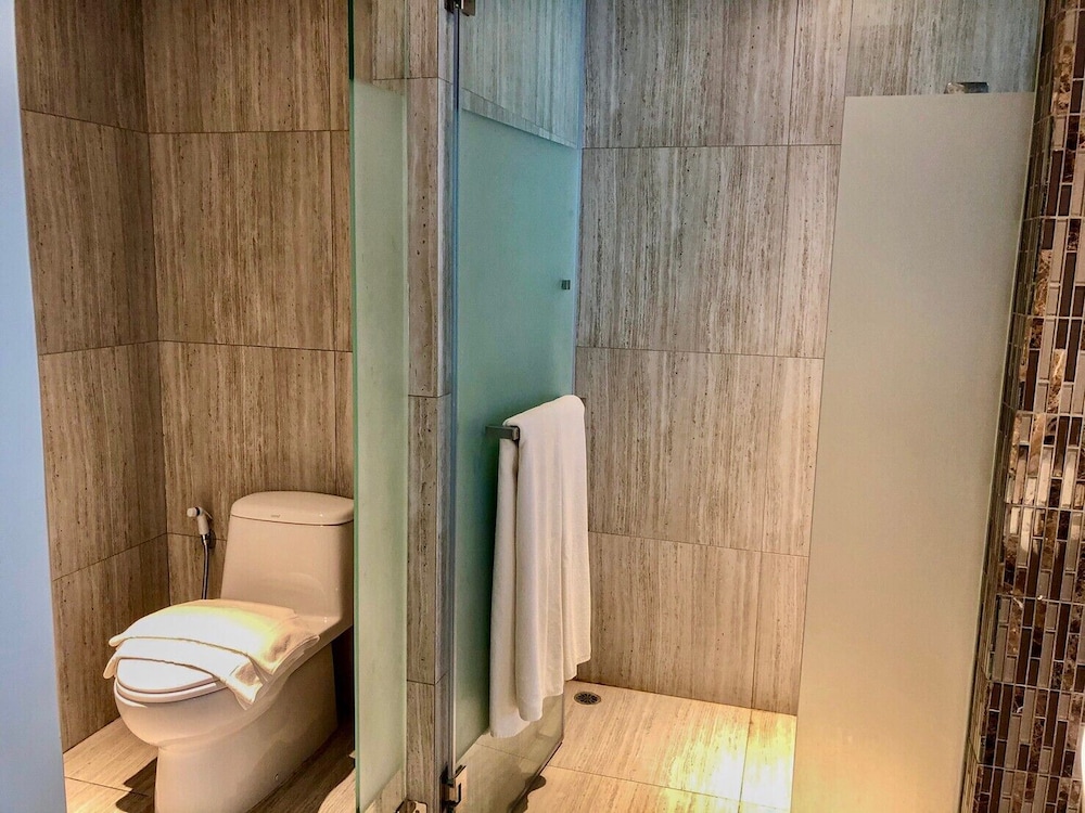 Deluxe Room - Photo 8