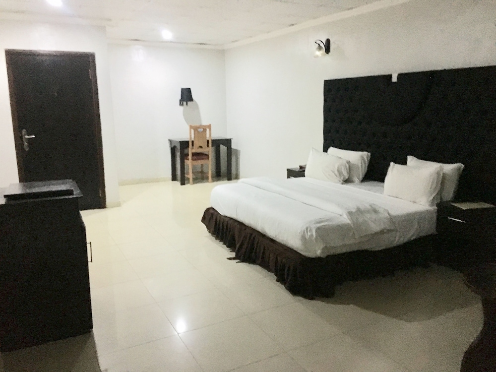 Executive Room - Photo 1