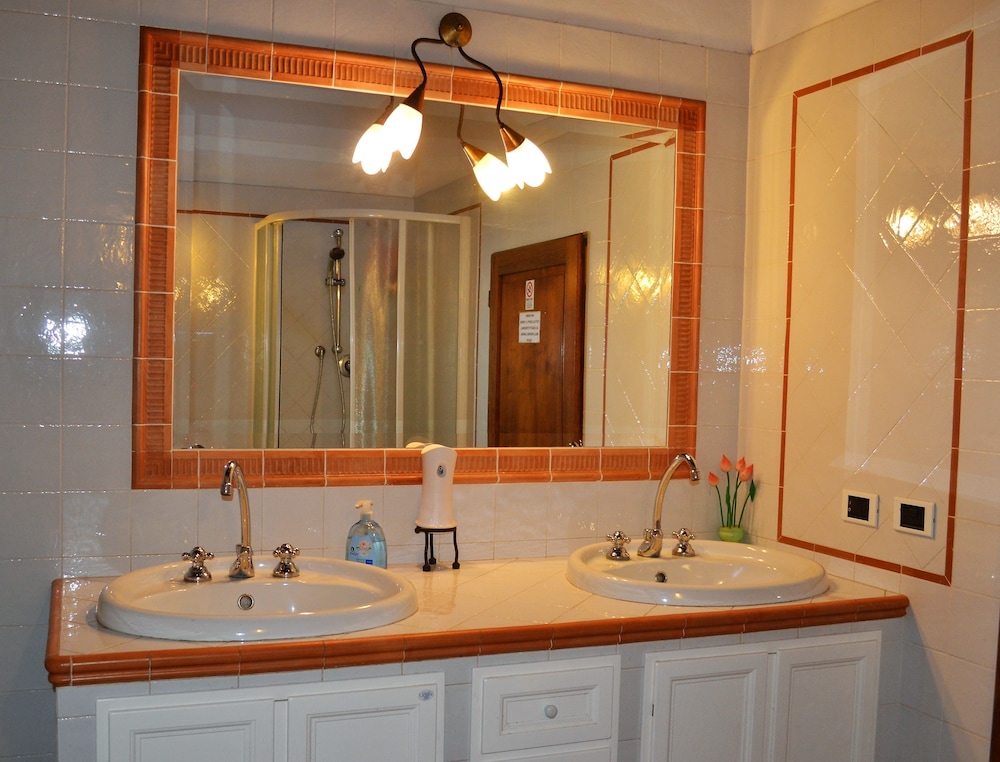 Double Room, Shared Bathroom photo 3