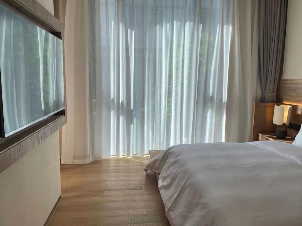 Business Double Room, Balcony, Hill View photo 1