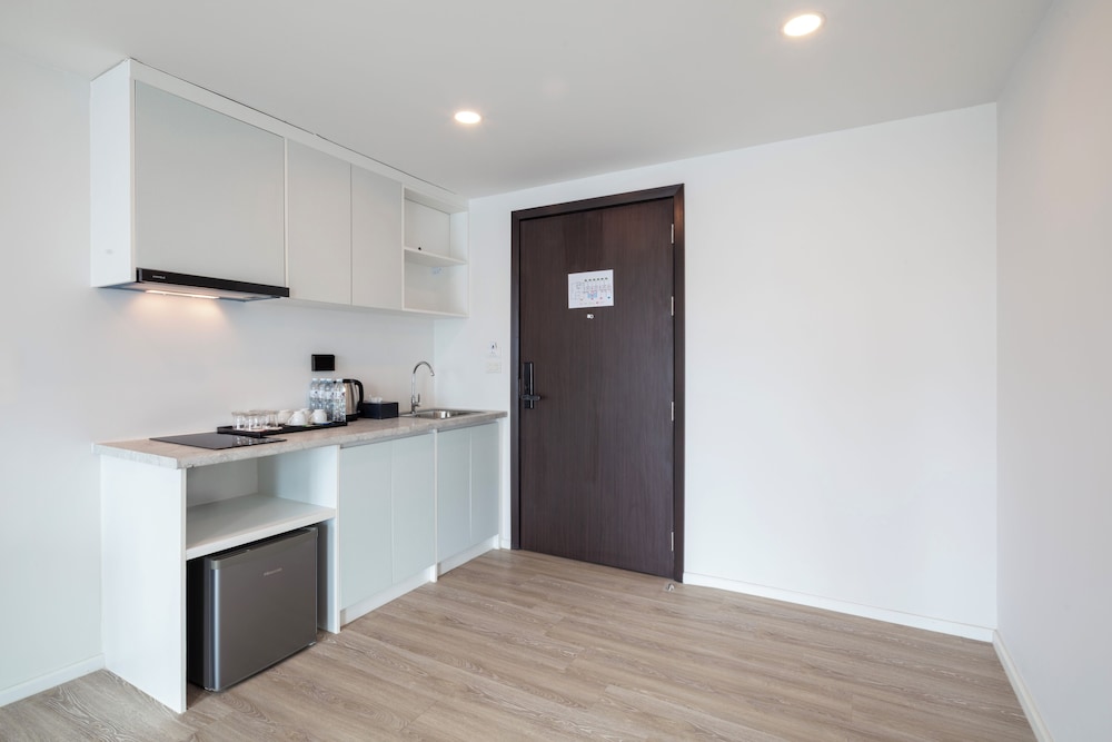 Luxury One Bed Room Suite - Photo 4
