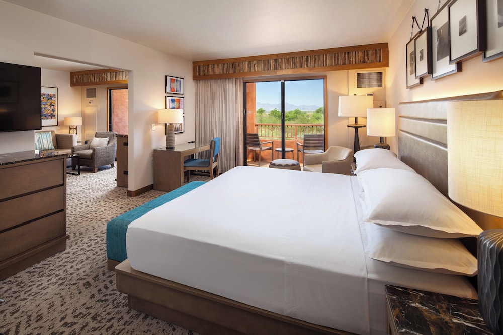 Executive Suite, 1 King Bed with Sofa bed, Mountain View - Photo 6