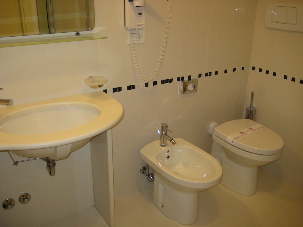Classic Triple Room - Photo 3