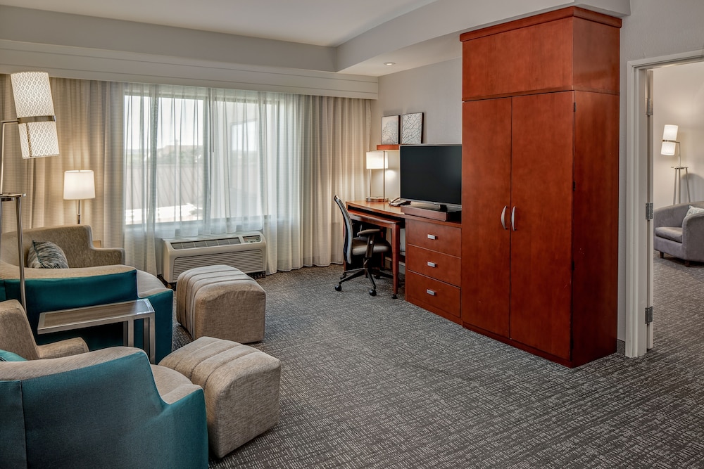 Room, 2 Queen Beds (Hearing Accessible) - Photo 8