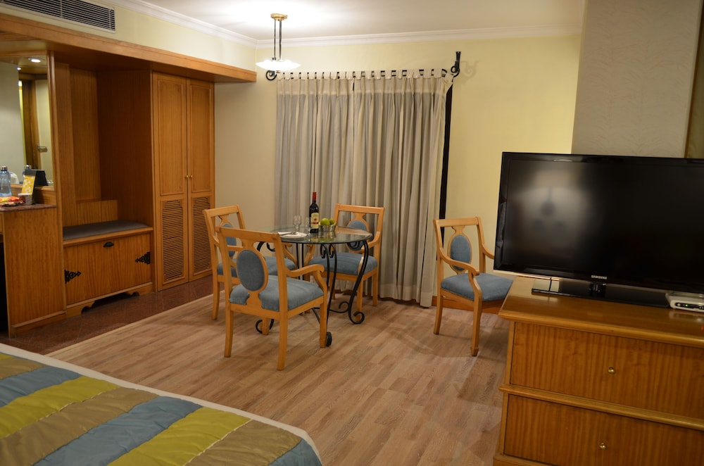 Super Deluxe Room - Photo 12