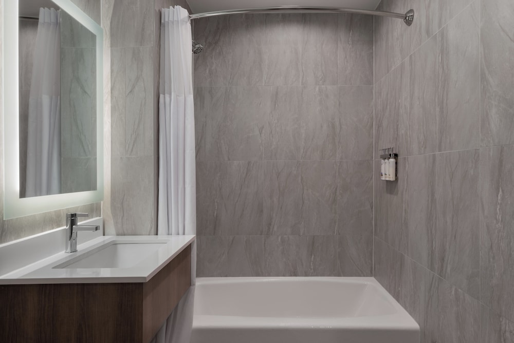 Suite, 1 King Bed
