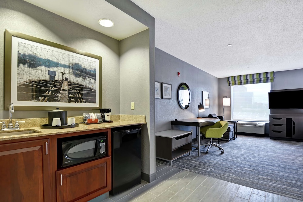 Studio, 2 Queen Beds (City & Water View) photo 2
