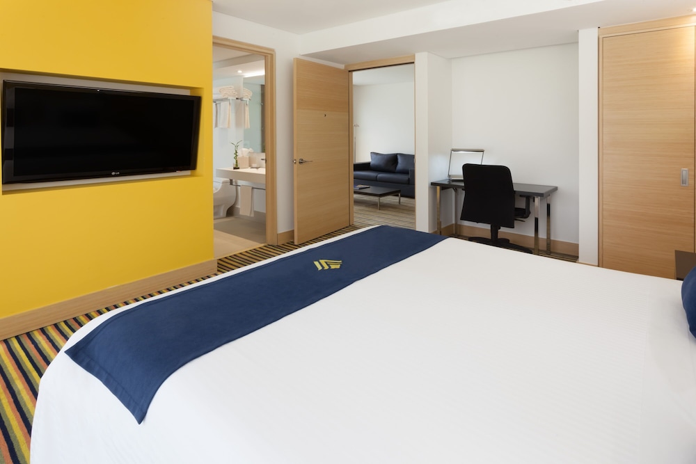 Suite, 1 Queen Bed photo 1