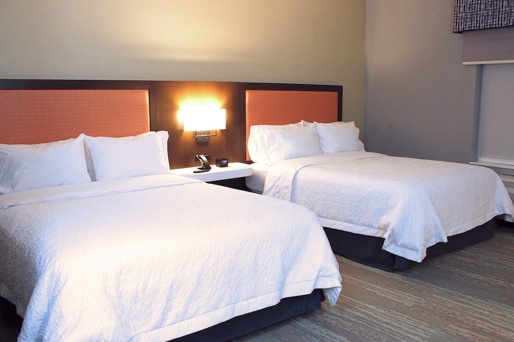 Room, 2 Queen Beds, Accessible, Bathtub photo 2