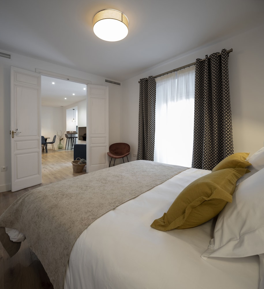 Family Apartment, Private Bathroom, Courtyard View (2 Habitaciones) - Photo 1