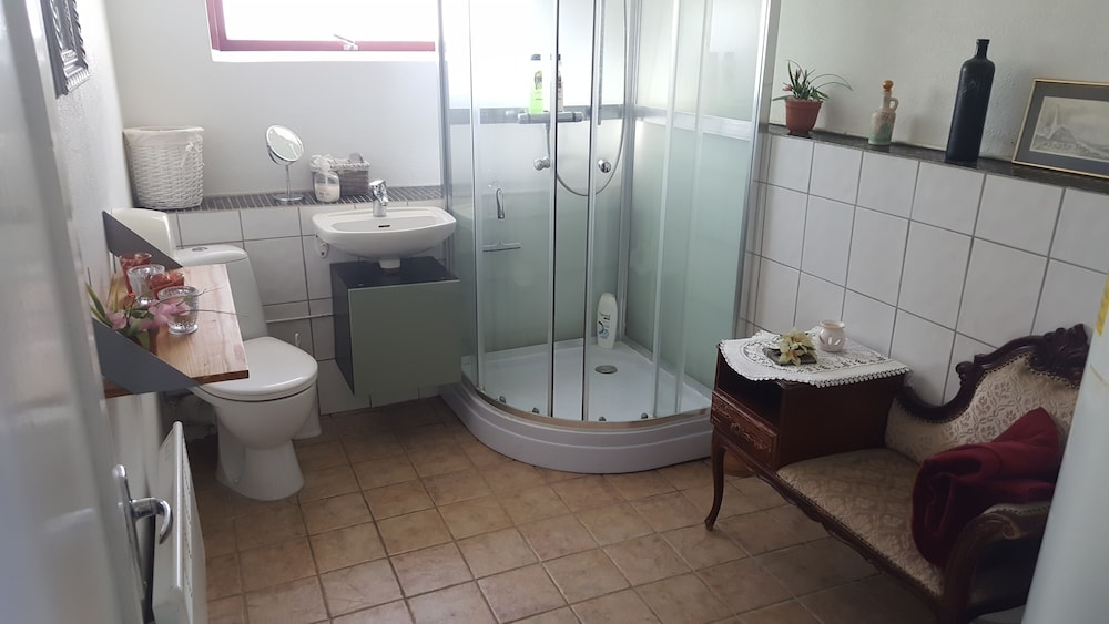 Economy Single Room, Shared Bathroom (Room 5) photo 3