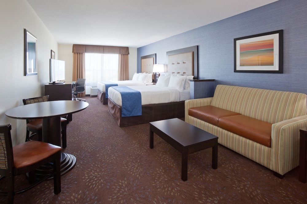Holiday Inn Express & Suites Fort Dodge by IHG
