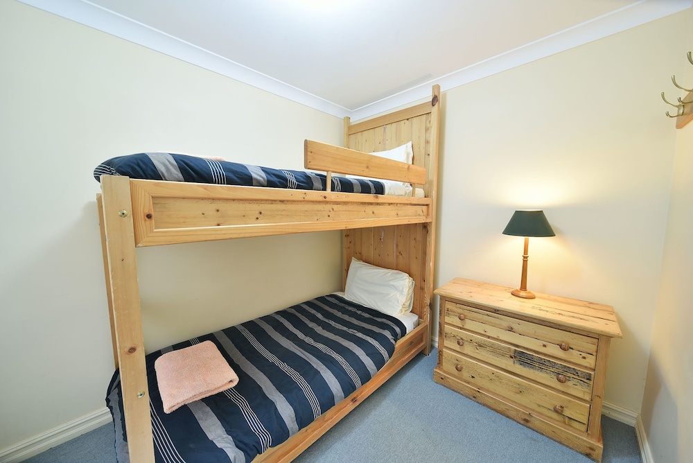 Chalet, 2 Bedrooms plus 1 Loft Bedroom photo 1