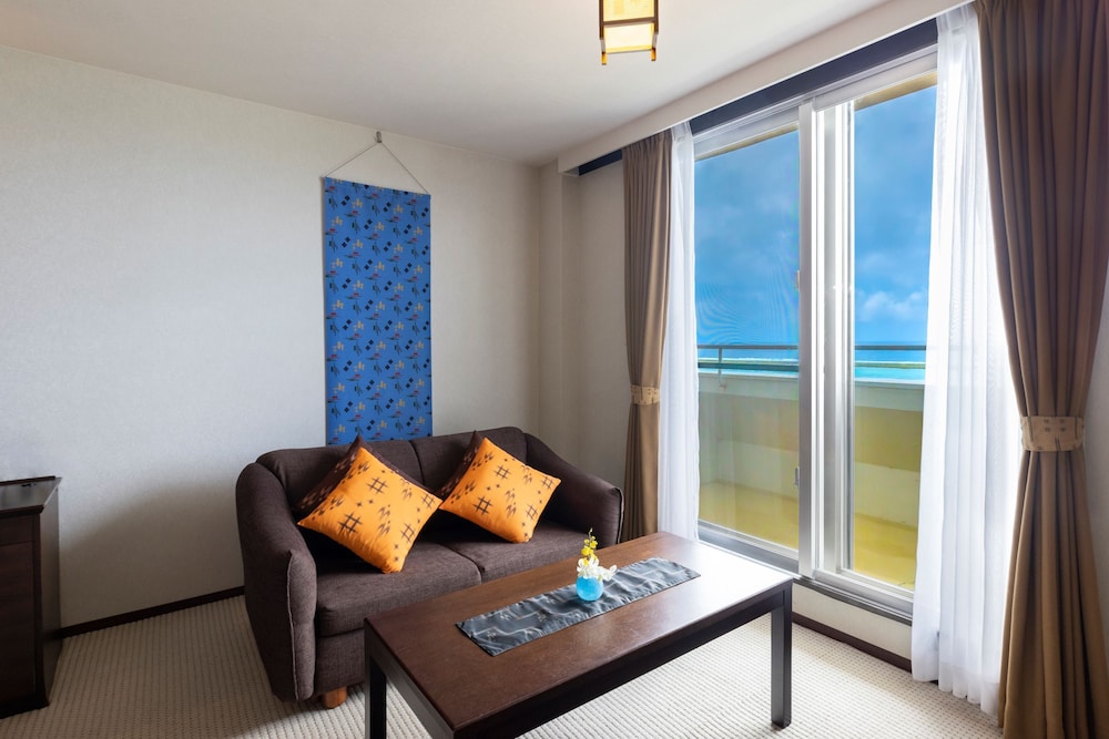 Premier Twin Room, Non Smoking, Ocean View photo 3