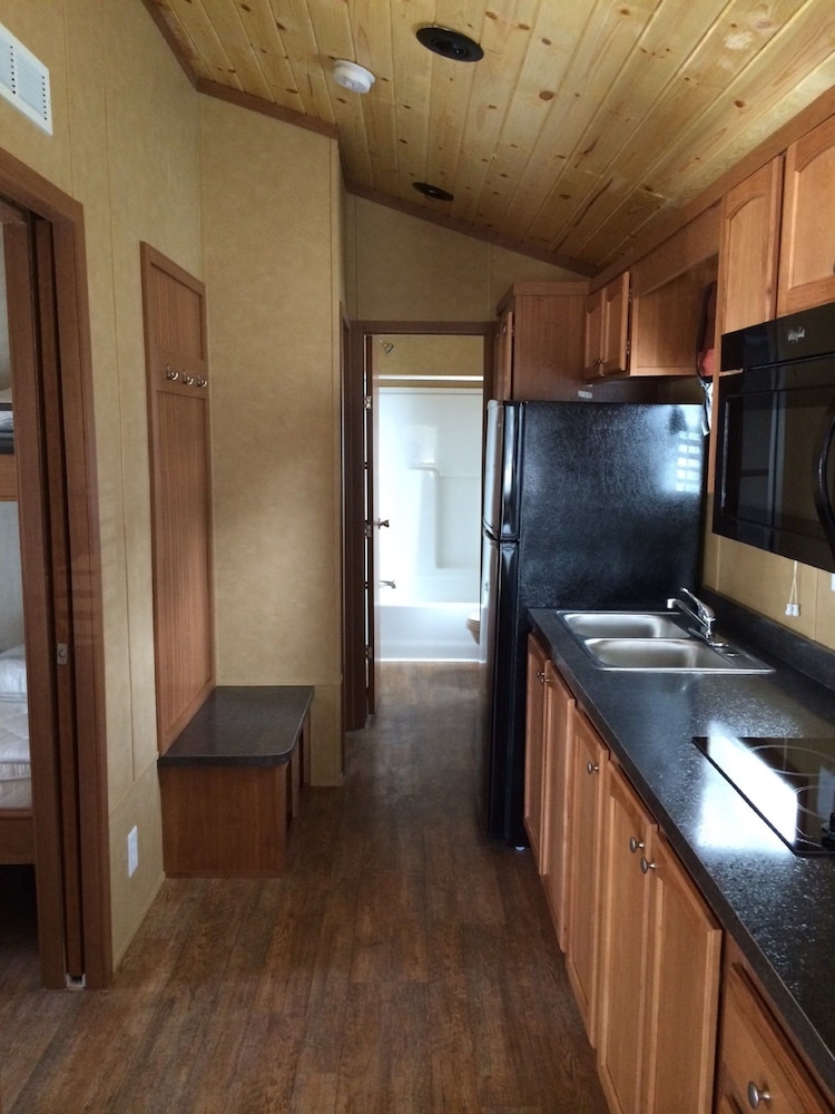 Cottage, 2 bedrooms (No Linens Provided) photo 3