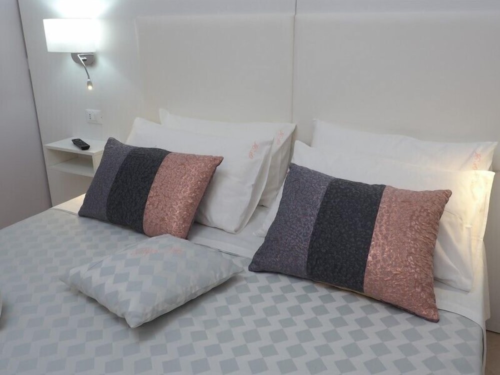 Deluxe Triple Room photo 2