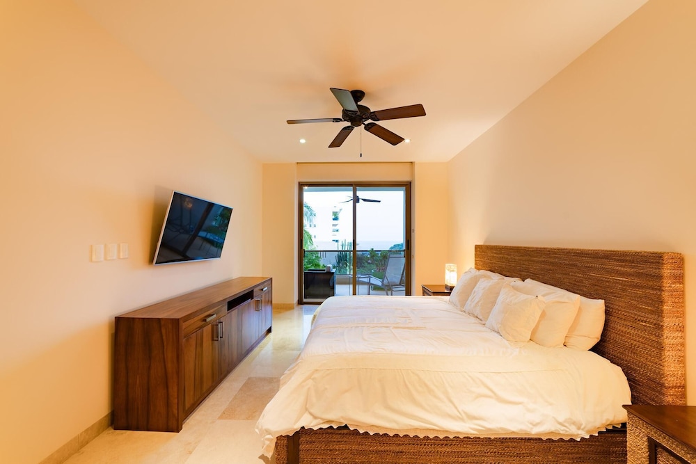 Condo, Multiple Beds (2055 - Cosmo 8A2) photo 1
