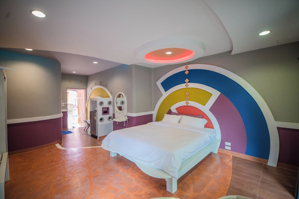 Deluxe Room, 1 King Bed, Non Smoking, Garden View - Photo 7