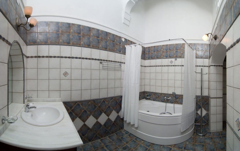 Suite, Sea View thumbnail 5