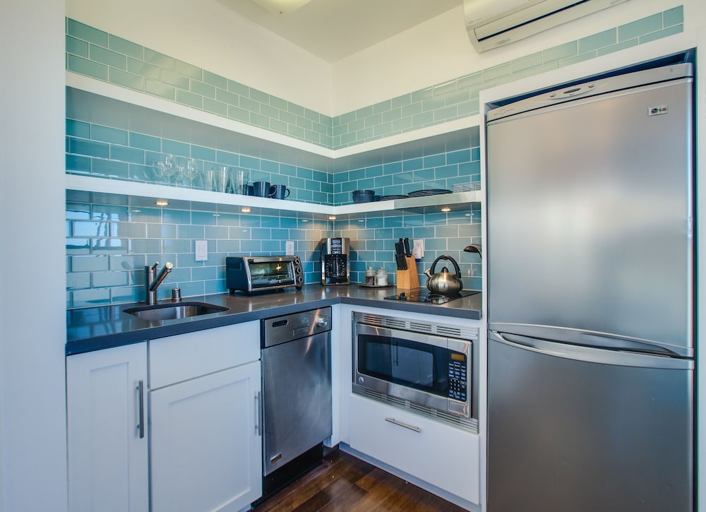 Studio Suite With Beachfront Ocean View thumbnail 5