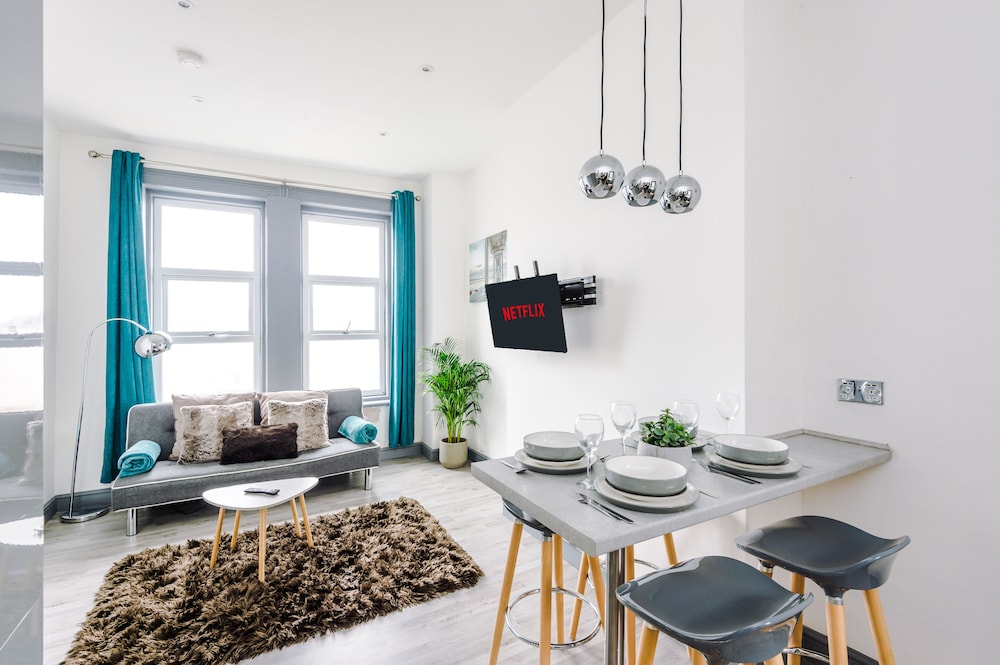 Luxury Apartment, Hot Tub (F2)