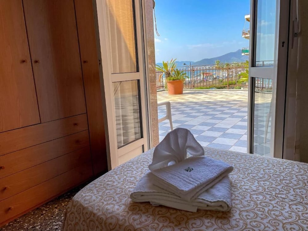 Classic Single Room, Balcony, Sea View