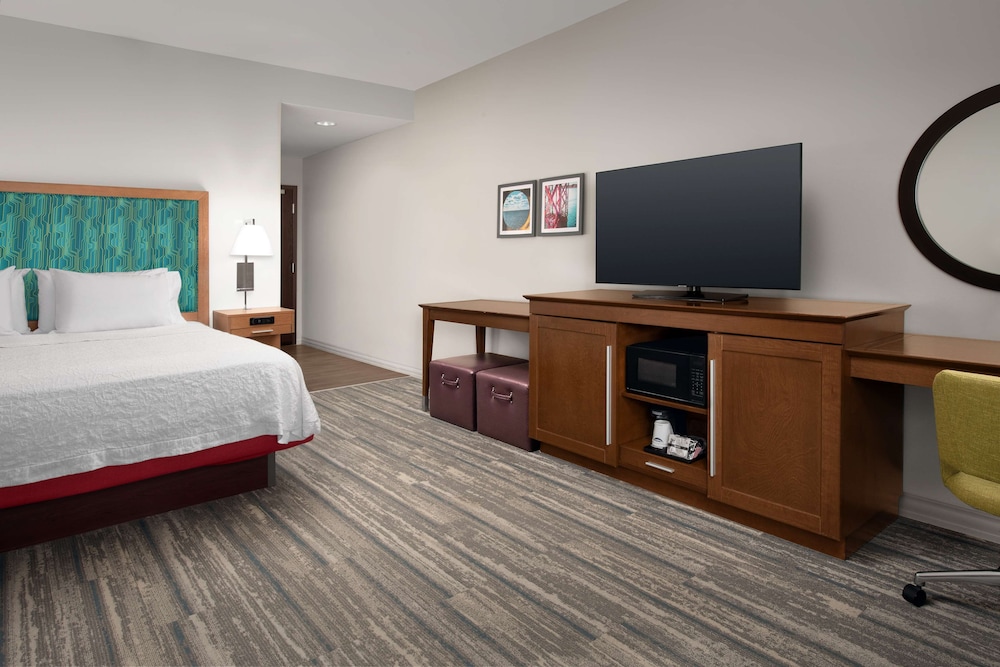 Room, 1 King Bed, Accessible, Bathtub photo 2