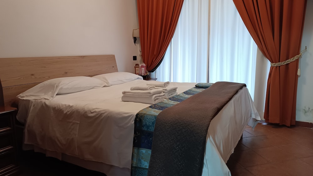 Business Double Room Single Use - Photo 1